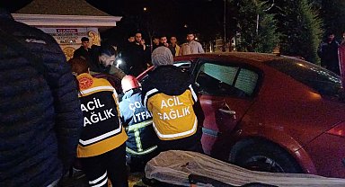 Kontrolden çıkan otomobil park halindeki araçlara çarptı: 1 yaralı