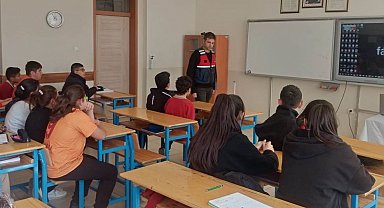 Kulu'da jandarmadan öğrencilere siber güvenlik eğitimi