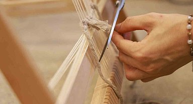 Moda Akademisi'nde öğrenciler Hereke ipek halısı dokumayı öğrendi