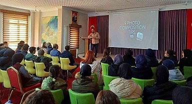 Öğrencilere fotoğrafçılık eğitimi