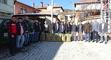 Tavşanlı'da doğal afetten zarar gören çiftçilere buğday tohumu dağıtıldı