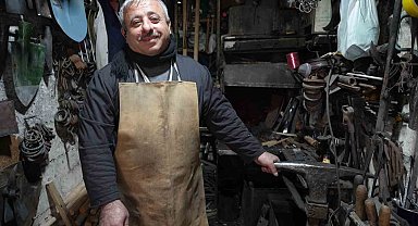 Unutulmaya yüz tutmuş demircilik mesleğini 30 yıldır ilk günkü aşk ile devam ettiriyor