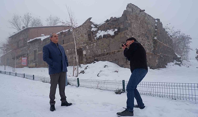 44 yıl önce Erzurum'da fotoğrafladığı çocuğa ulaştı