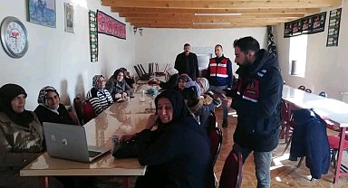 Akyaka'da "En İyi Narkotik Polisi Anne" Projesi annelere anlatıldı