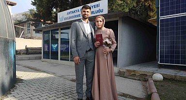 Antakya'da bin 140 çift mutluluğa imzayı prefabrik evlendirme dairesinde attı