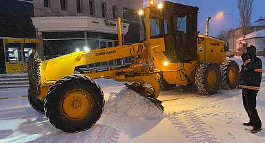Ardahan'da yoğun kar ve tipiden bazı kara yolları ulaşıma kapatıldı
