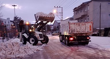 Arpaçay Belediyesi'nden kar temizliği