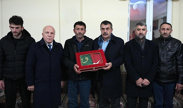 Bakan Tekin'den şehit ailesine taziye
