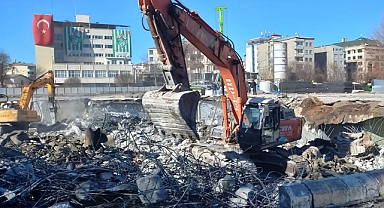 Boşaltılan Yer Altı Çarşısı Yıkılıyor
