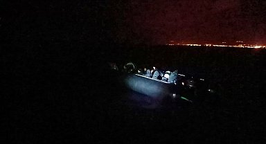 Edremit açıklarında 14'ü çocuk 20 göçmen ve 1 insan kaçakçısı Sahil Güvenlik'ten kaçamadı