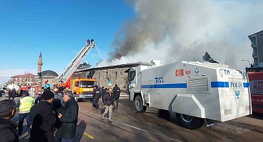 Erzurum'da tarihi binada çıkan yangın söndürüldü