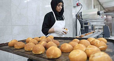 Fırın gibi okul: Günlük 4 bin ekmek üretiliyor, yılda 2 milyon lira kazanıyor