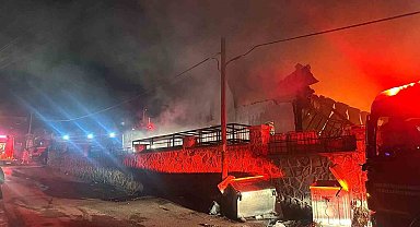 İzmir'de tekstil fabrikasında çıkan yangın kontrol altında