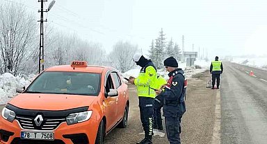 Jandarma ekiplerinden kış lastiği denetimi