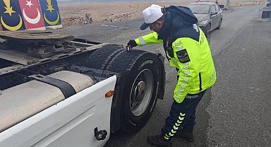 Kars'ta jandarmadan kış lastiği denetimi