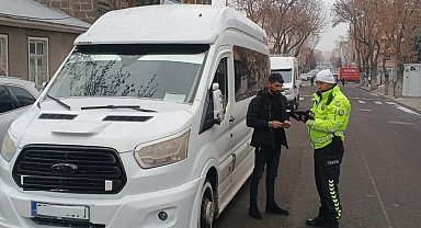 Kars'ta okul servislerine trafik denetimi