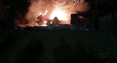 Kastamonu'da 2 katlı ahşap ev küle döndü
