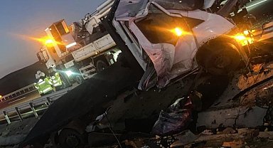 Konya'da kamyonet bariyerlere çarptı: 1 yaralı