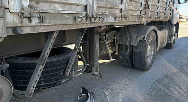 Konya'da kazaya karışan kamyonet yayalara çarptı: 3 yaralı