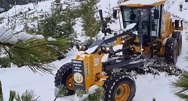 Köyceğiz'de karlı yollar açılıyor