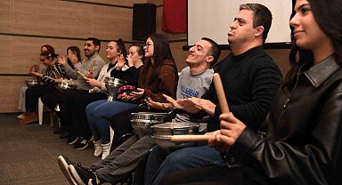 Liseli öğrenciler ve engelli bireyler Osmangazi'de ortak gösteri yaptı