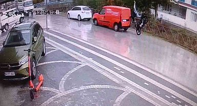 Motosikletliye takla attıran kaza kamerada