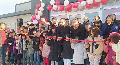 Muradiye'de yarı olimpik yüzme havuzu hizmete girdi
