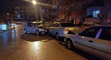Park halindeki araçlara çarpıp kayıplara karıştı