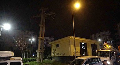 Park içindeki elektrik telleri alev alev yandı, mahallede korku dolu anlar yaşandı