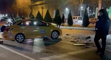 Ticari taksi kırmızı şıkta bekleyen araçlara çarptı: 2 yaralı