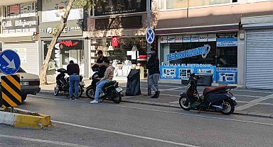 Trafiği tehlikeye düşüren gençler asayiş ekibine yakalandı