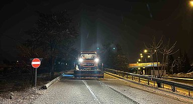 Uşak'ta kar yağışı etkili oluyor