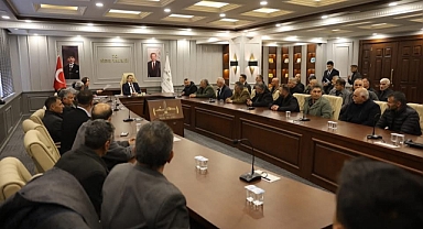 Vali Ercan Turan Muhtarlarla Buluştu: Çipli Kimlik Kartına Geçiş Süreci Ele Alındı