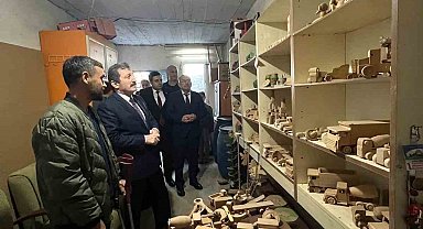 Vali Tavlı'dan ahşap oyuncak üreten genç çifte takdir