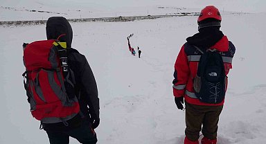 AFAD'dan 2 bin 225 rakımlı Kurubaş Geçidi'nde çığ eğitimleri