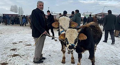 Ağrı Hayvan Pazarı'nda dondurucu soğuk çileye dönüştü