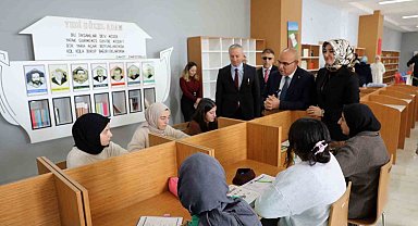 Ağrı Valisi Koç, üniversite sınavına hazırlanan öğrencilere destek oldu