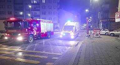 Aydınlatma direğine çarpan otomobilin sürücüsü yaralandı