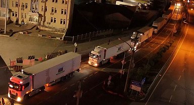Bakü'den çıkan yardım tırları Türkiye üzerinden Suriye'ye gidiyor