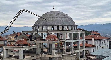 Beyağaç Çarşı Camisinin kubbesi erleştirildi