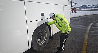 Emniyetten kemer ve kış lastiğine sıkı denetim