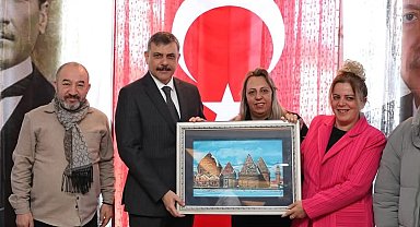 Erzurum Yeni Medya Derneği'nden Vali Çiftçi'ye İdareciler Günü jesti