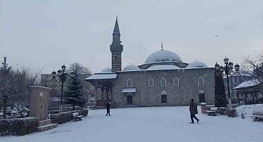 Erzurum'da kar yağışı etkili oldu