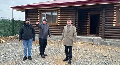 Genel Sekreter Çarman, Tuzluca’da İnşası Devam Eden Kütük Evleri İnceledi