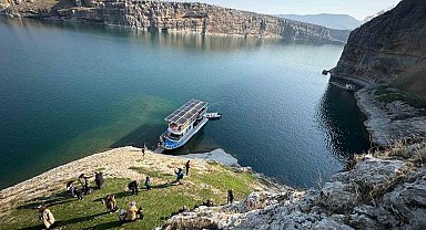 Gerger Kanyonları ziyaretçilerini ağırlıyor