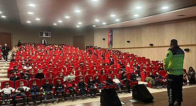 Jandarma ekipleri öğrencileri bilgilendirdi
