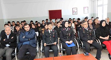 Jandarmadan öğrencilere kariyer etkinliği
