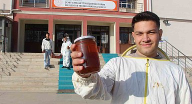 Öğrenciler arılarıyla 500 kilodan fazla bal üretip rekor kırdı