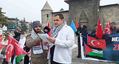 Sağlıkçıların 63 haftadır süren sessiz yürüyüşü