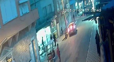 Sık sık kazaların yaşandığı dar sokakta, arka arkaya 3 kaza meydana geldi